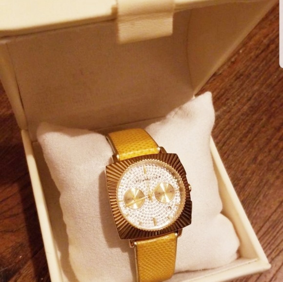 💛BCBG MaxAzria Rhinestone Watch - Picture 3 of 4